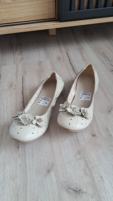 NOWE Ładne eleganckie urocze płaskie buty baleriny beżowe damskie  37