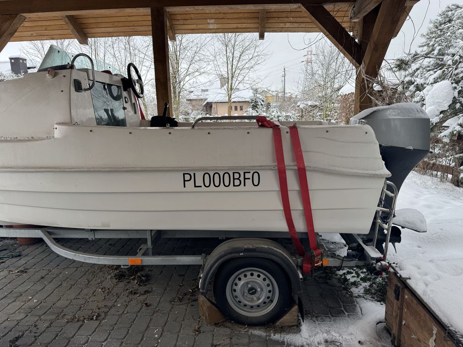 Łódź motorowa z silnikiem 40 KM EFI i przyczepą