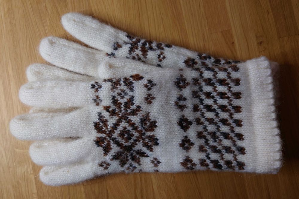 Nowe rękawiczki z naturalnej wełny – rozmiar S