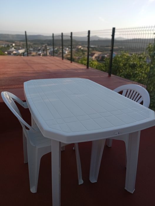Conjunto de mesa e cadeiras