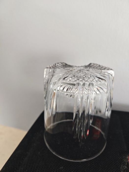 Conjunto whisky. Garrafa e 6 copos trabalhados