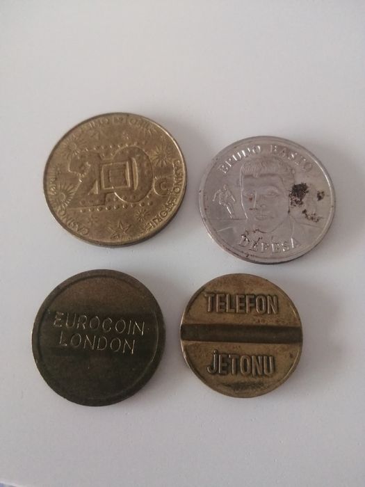 Vendo 4 moedas (portes incluídos)