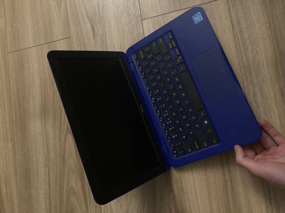 Laptop dell P24T