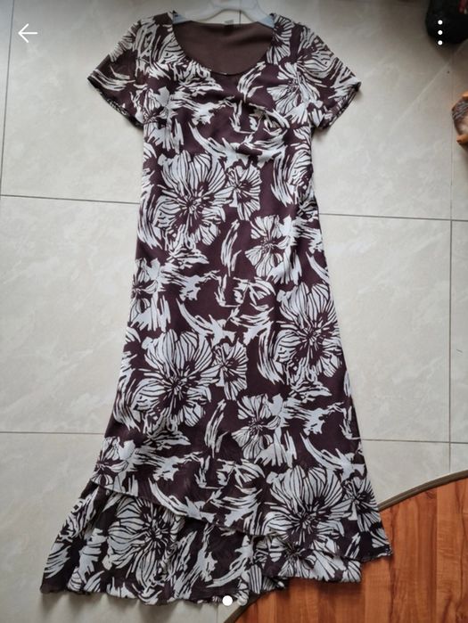 Elegancka sukienka z drobinkami zlota