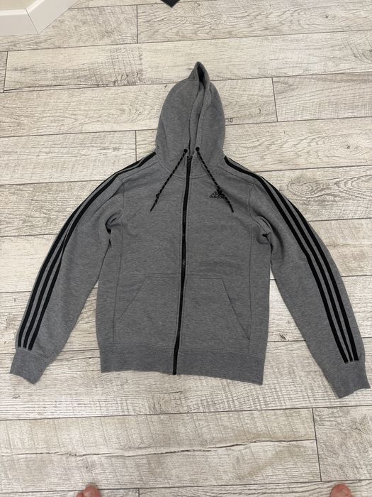 Продам Оригінальний спортивний костюм adidas