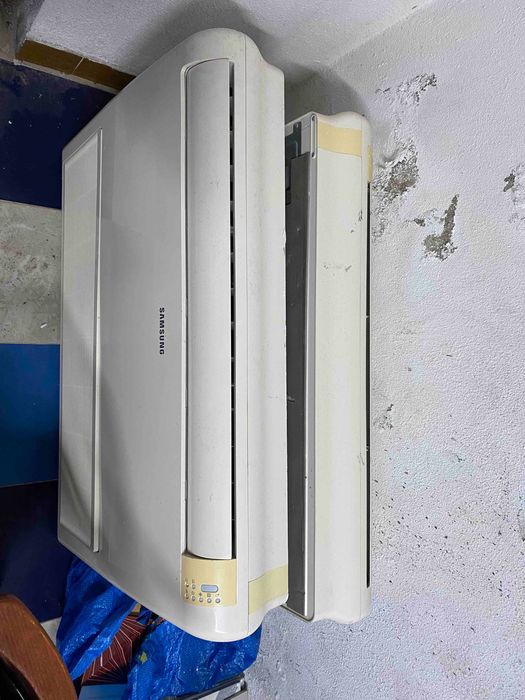 Ar condicionado completo (2 splits + saída central + cortina térmica)