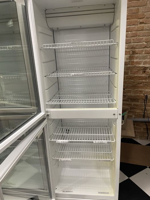 Холодильна вітрина Снайге