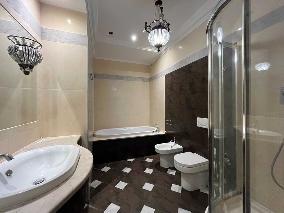 Оренда 3 кімнатної квартири, 135мПечерськ,вул.Коновальця 32! Паркінг!