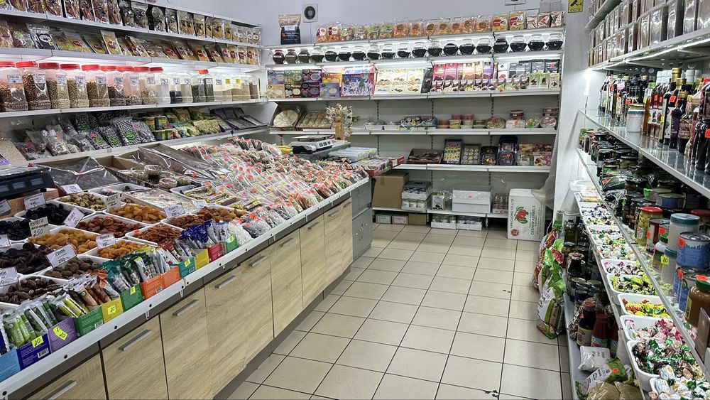 сухофрукти, горіхи, олії, чай, спеції, солодощі