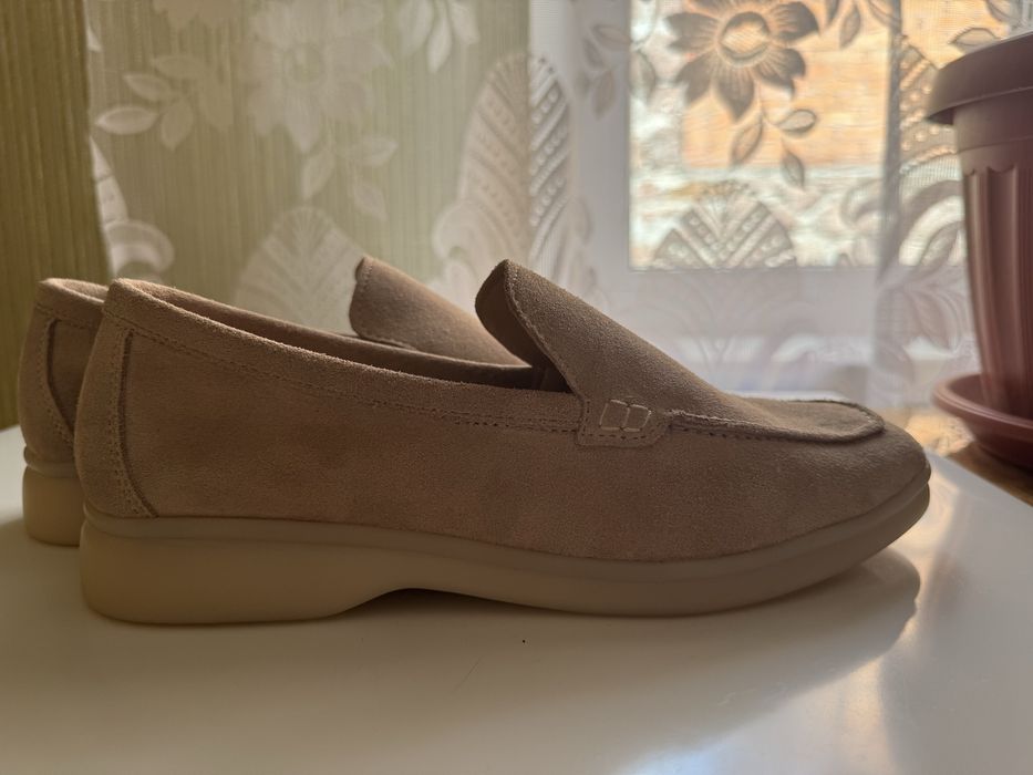 Нові замшеві лофери 38р