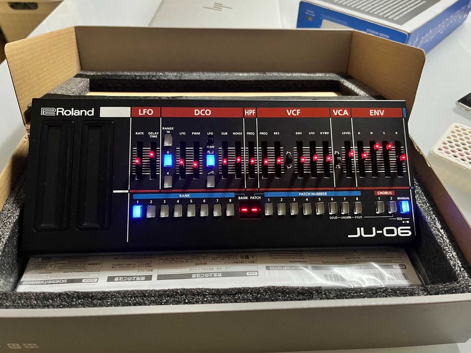 Roland JU06 com teclado BK25 - sintetizador roland