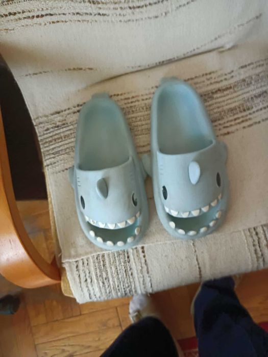 Sprzedam klapki Niebieskie roz 42