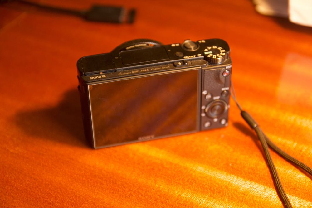 Sony RX100 VII + Kit Completo de Acessórios