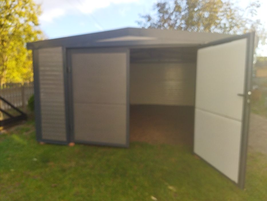 Garaż ocieplany z płyt warstwowych 6x4m.
