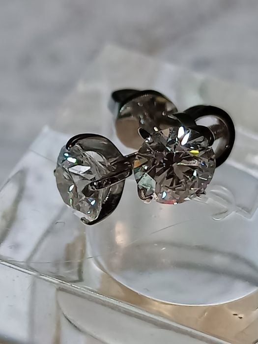 Пуссеты 0,5 ct с бриллиантом lab grown