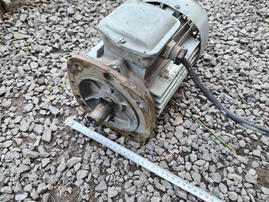 Silnik elektryczny 0.6 kW trójfazowy polski retro prl