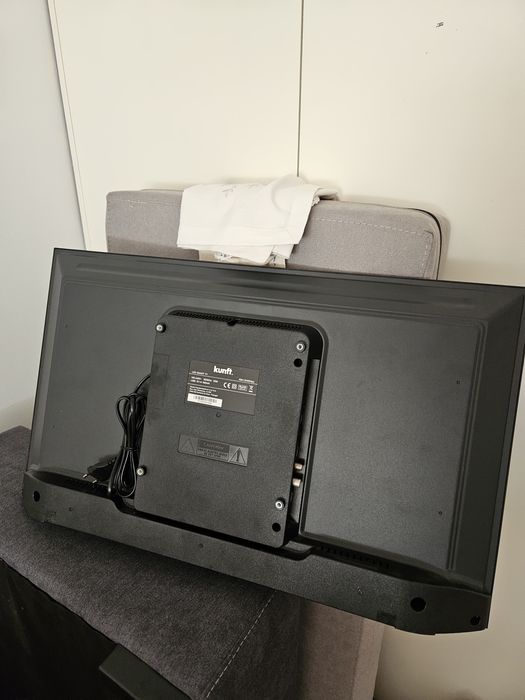 Televisão smart tv Kunft led de 32 pulgadas.
