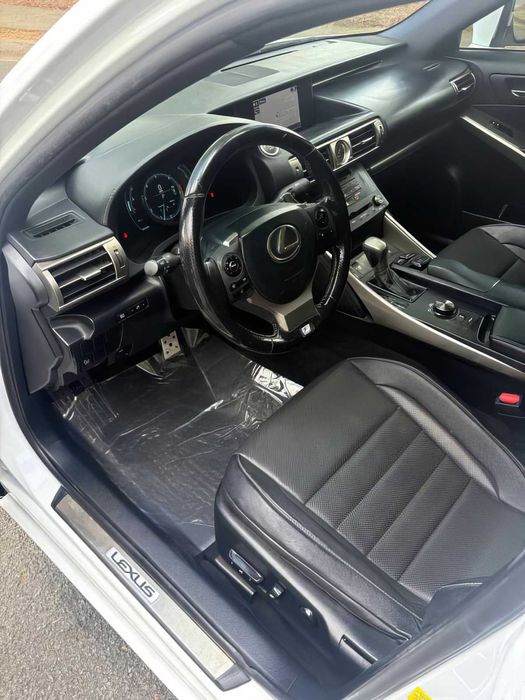 Lexus IS 300      2016