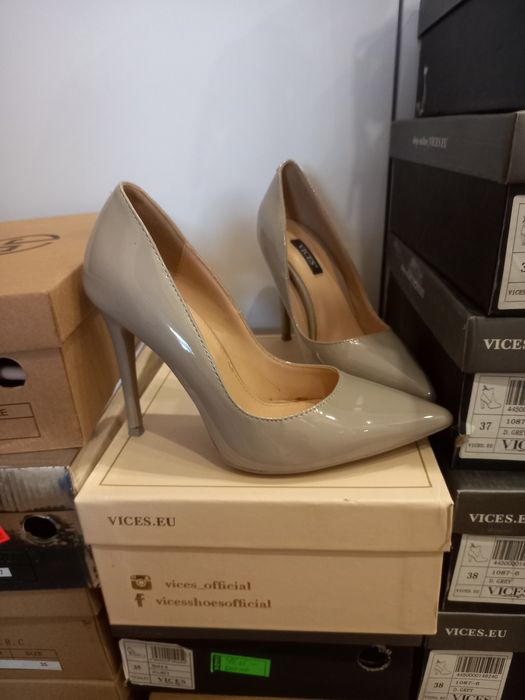 Czułenka lakierowane j. szary r 35