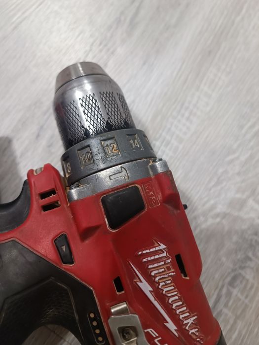 Milwaukee wkrętarka wraz z baterią  3ah m12