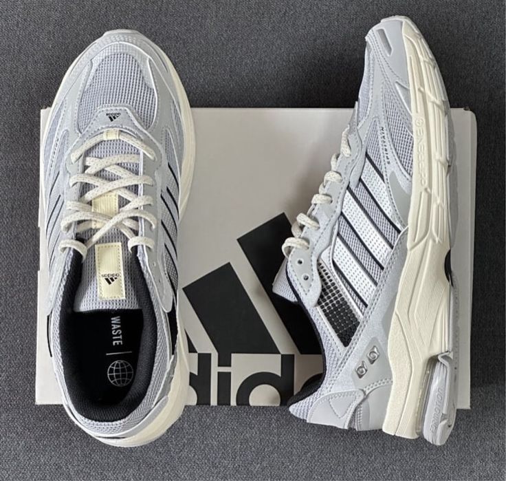 Чоловічі оригінальні кросівки Adidas Spiritain 2000
