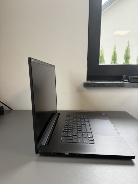 Laptop Razer Blade 18| i9-13950HX | 16G | 1TB | RTX4060| FV