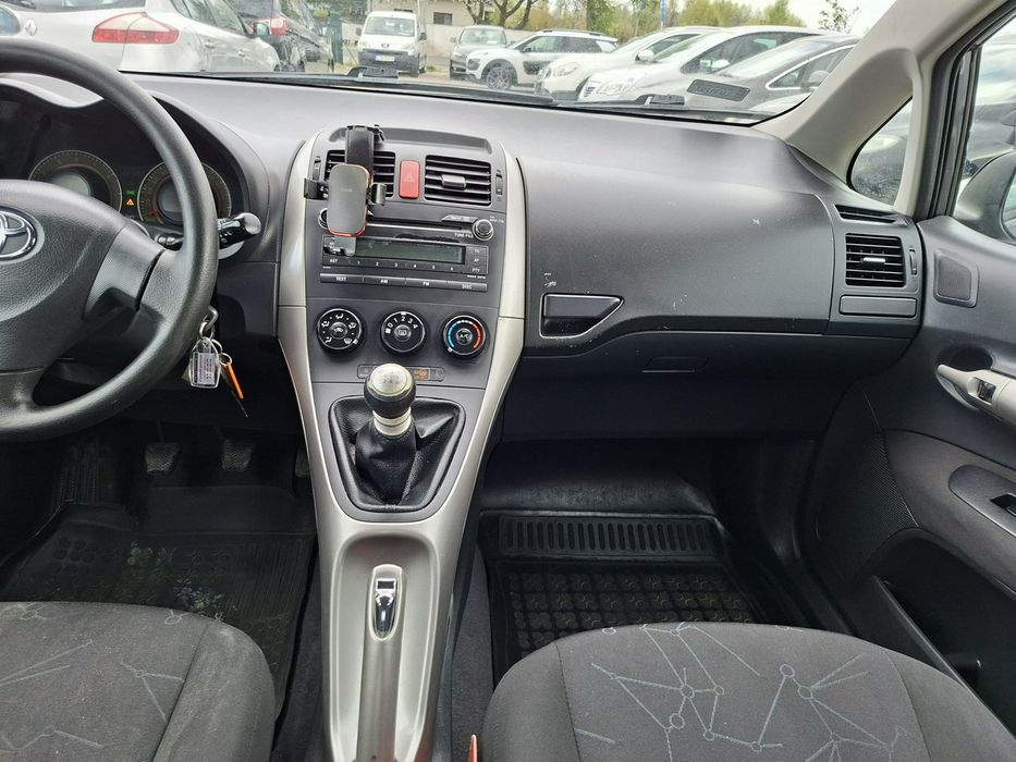 Toyota Auris 1.3 benzyna 5drzwi ważne opłaty