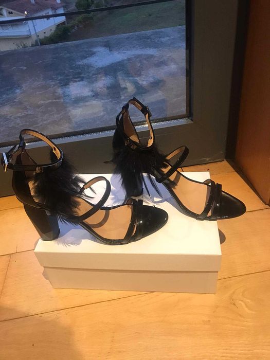 Sandálias Guava confortáveis e novas