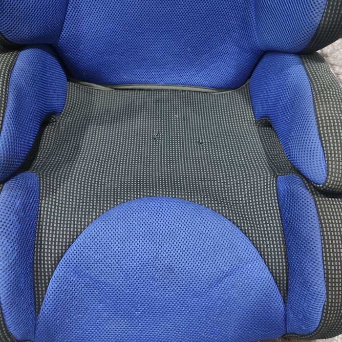 Автокрісло бустер