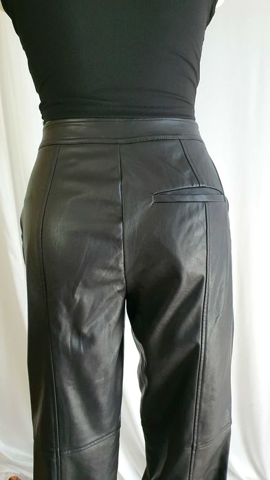 Spodnie skórzane z wysokim stanem czarne eko skóra M 38 Asos Design