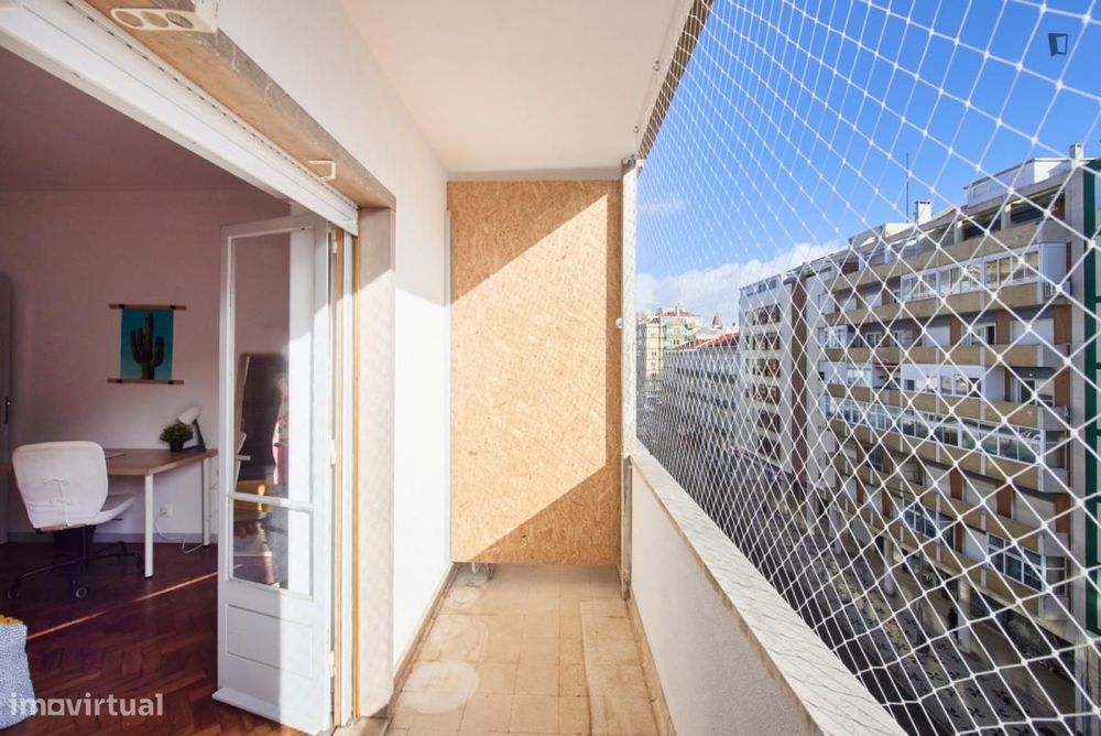 Quarto - localizado em Arroios Lisbon