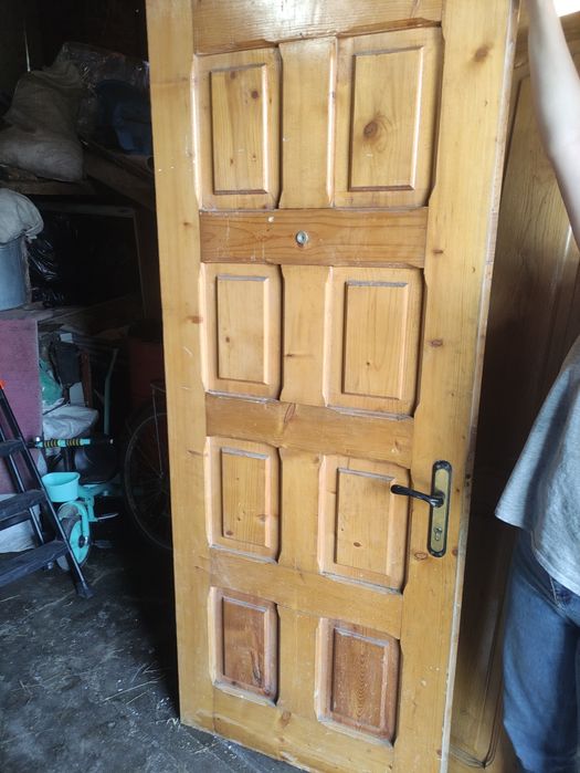 Двері дерев'яні вхідні