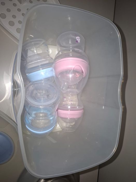 Esterilizador Elétrico Chicco 2 em 1 NOVO + 4 Biberões NOVOS