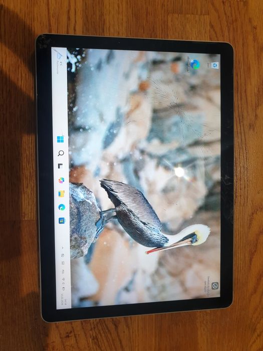 Microsoft Surface GO 2. 4425Y/ 8Gb/128Gb/10". Pęknięty.  Dotyk działa.