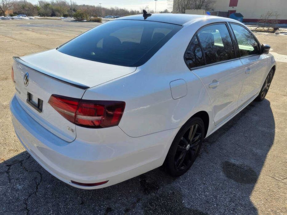 Volkswagen Jetta      2018