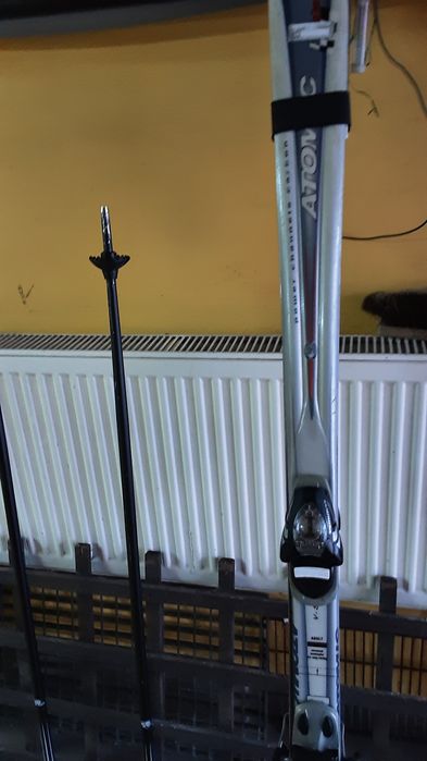 Narty zjazdowe atomic