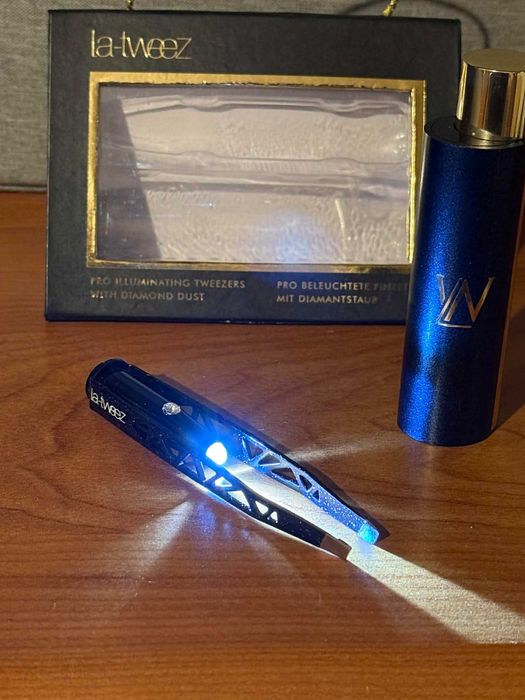 Pęseta + Etui La-Tweez Pro Illuminating Diamond Dust LED