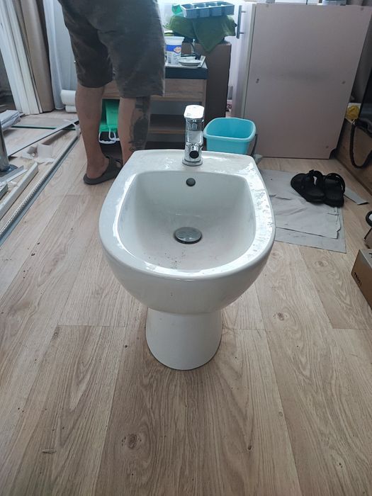 Продам Биде Colombo