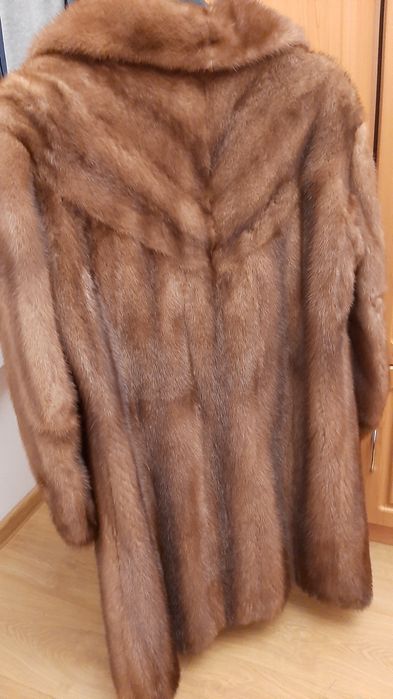 Продаю шубу норкову,в гарному вигляді.