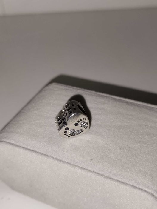 Srebrny charms opis , grawer