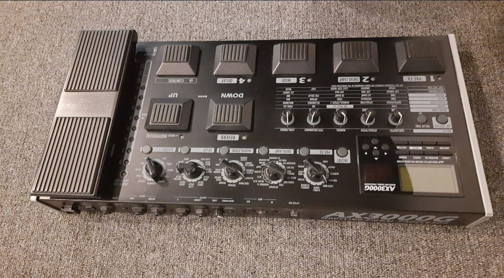 Pedaleira Korg AX3000G