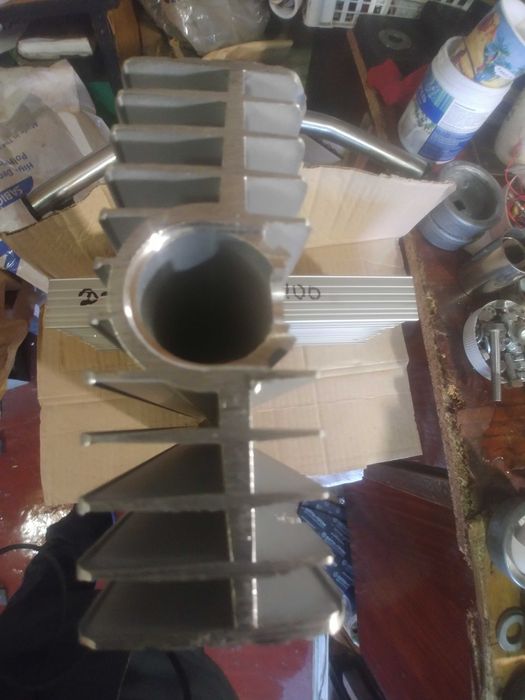 Полоса алюминиевая и нержавеющая и хомут н.ж. для трубы 10-14 мм.