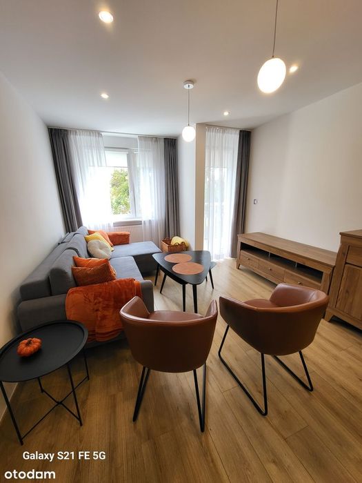 Mieszkanie 2 pokojowe na parterze z balkonem.