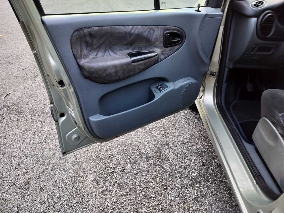 Renault Scenic 1.4i - 1999