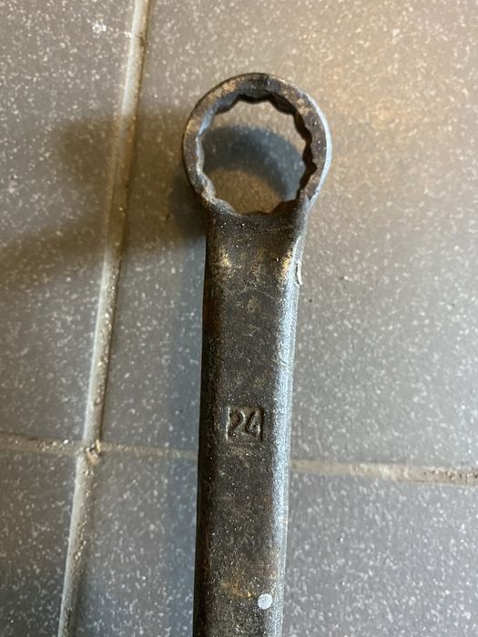Klucz oczkowy 24,27