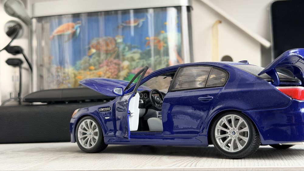 Model 1/18 Maisto Bmw m5 e60