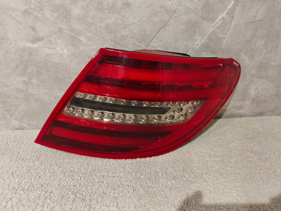 Lampa Prawy Tył Mercedes Klasa C W204 Sedan EUROPA