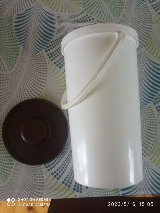 Plastikowe wiaderko na wode pojemność : 4,59 litra