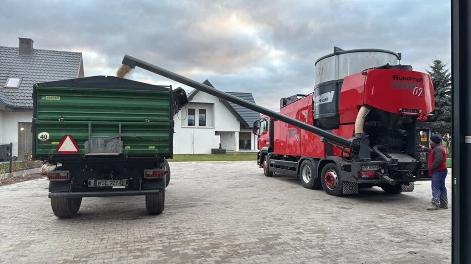 Mobilna MIESZALNIA pasz - USŁUGI - Buschhoff, Tropper