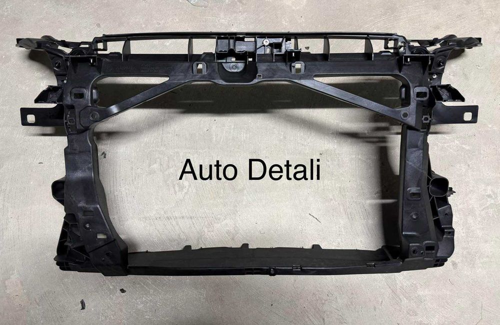 Audi A3 передня панель телевізор рамка Ауді